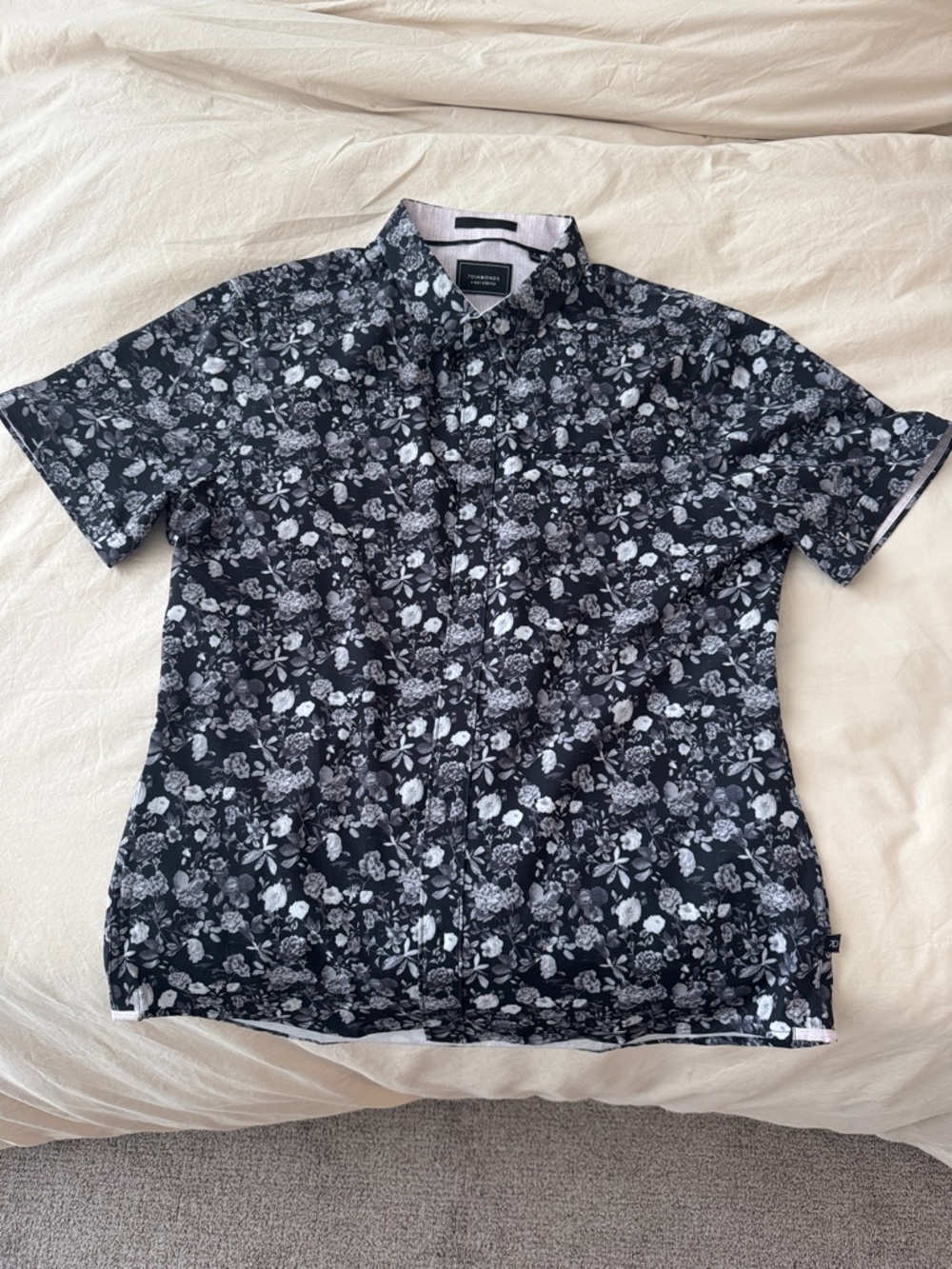 Men's Short Sleeve Floral Button-Down Shirt - Black/White